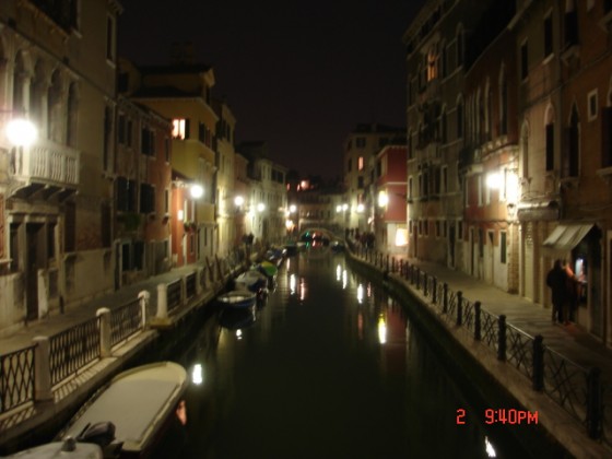 Photo：夜の小運河