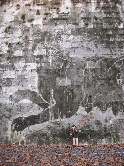 Photo：テヴェレ川の壁にアート